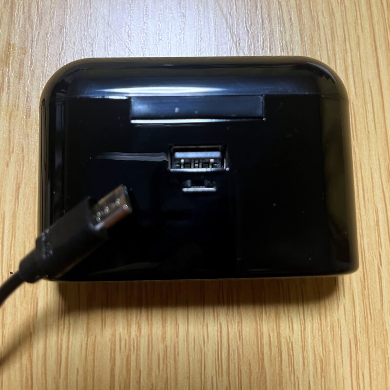 ケース背面　USBポート