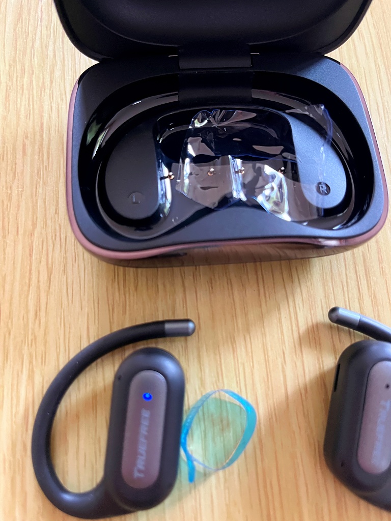 フィルムを剥がし、ケースに入れて、出す