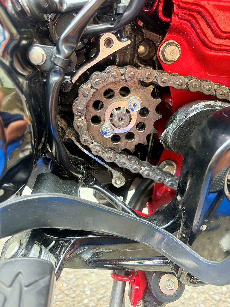 16Tスプロケを取り付け